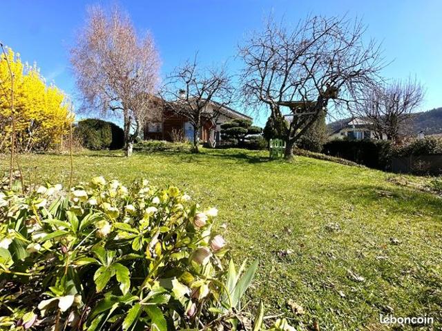 Maison 8 pièces 240 m²