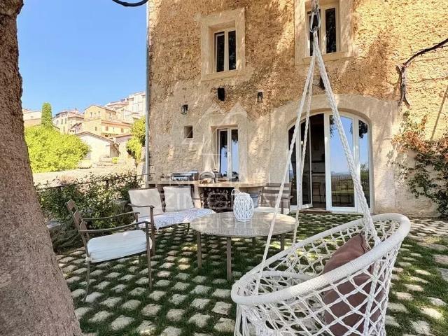 Maison 8 pièces 240 m²