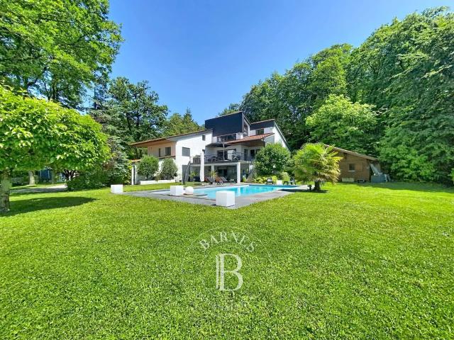 Maison 8 pièces 240 m²