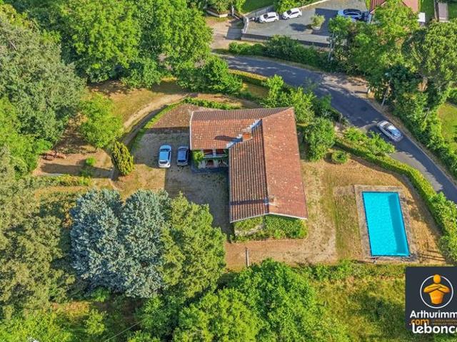 Maison 8 pièces 240 m²