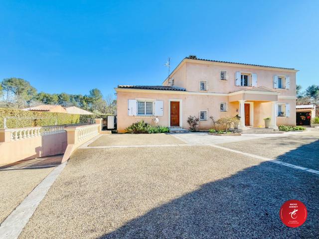 Maison 8 pièces 240 m²