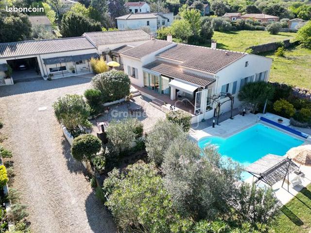 Maison 8 pièces 240 m²