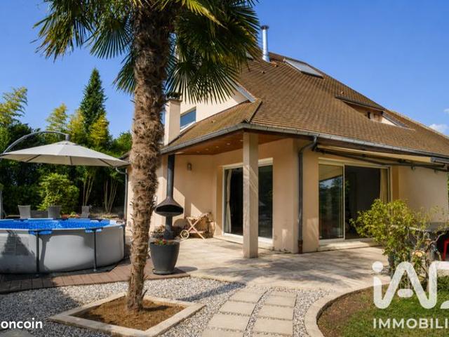 Maison 8 pièces 240 m²