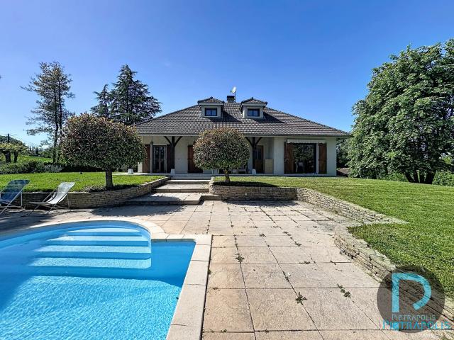 Maison 8 pièces 240 m²