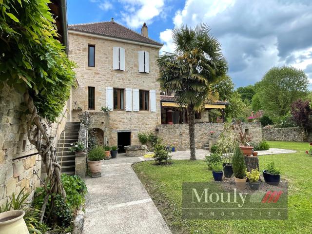 Maison 8 pièces 240 m²