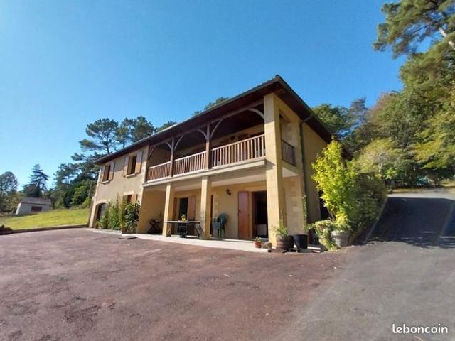 Maison 8 pièces 240 m²
