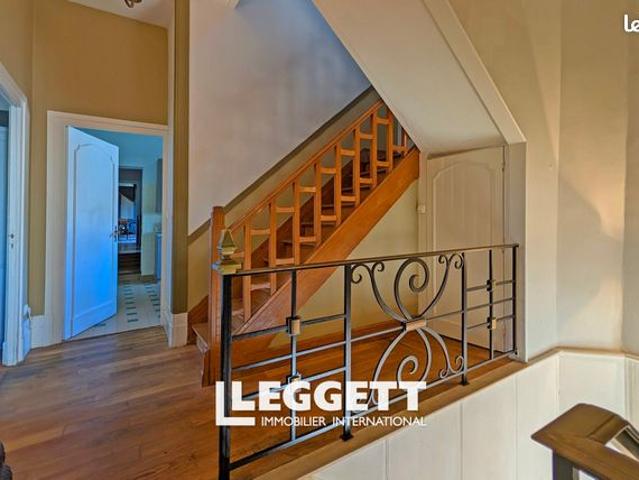 Maison 8 pièces 240 m²