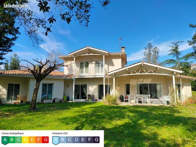 Maison 8 pièces 240 m²