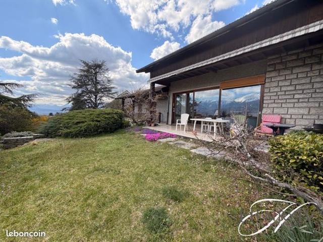 Maison 8 pièces 240 m²