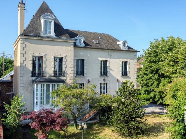 Maison 8 pièces 240 m²