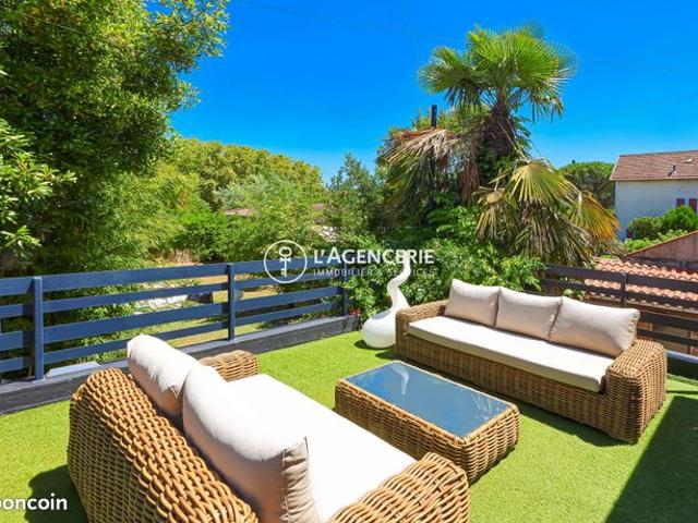 Maison 8 pièces 240 m²