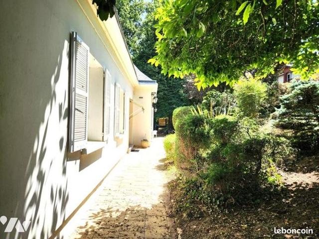 Maison 8 pièces 240 m²