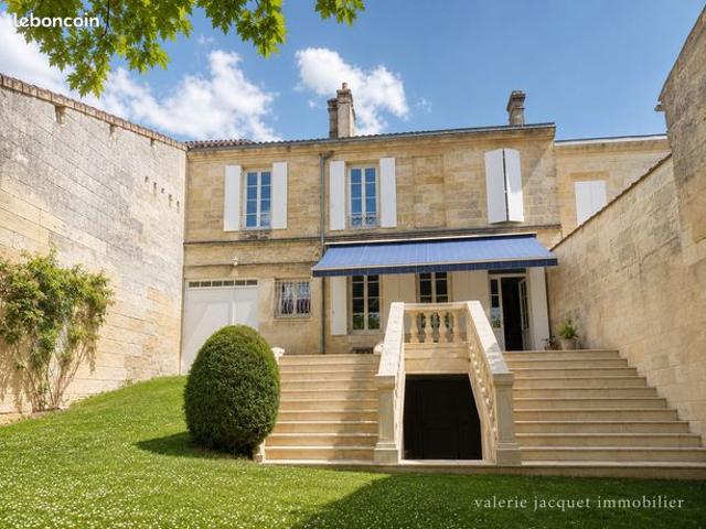 Maison 8 pièces 240 m²