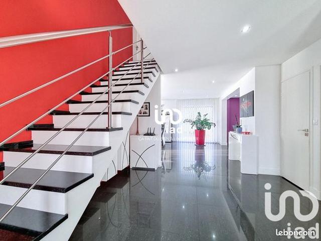 Maison 8 pièces 240 m²