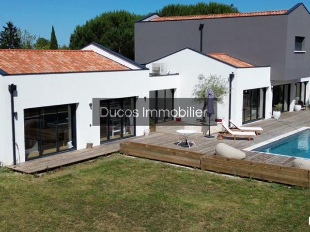 Maison 8 pièces 240 m²