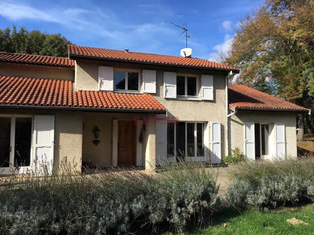 Maison 8 pièces 240 m²