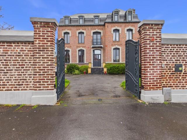 Maison 8 pièces 240 m²