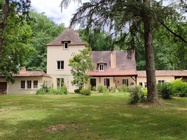 Maison 8 pièces 240 m²