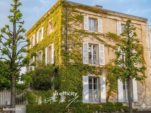 Maison 8 pièces 240 m²