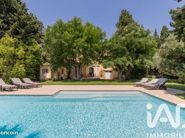 Maison 8 pièces 240 m²