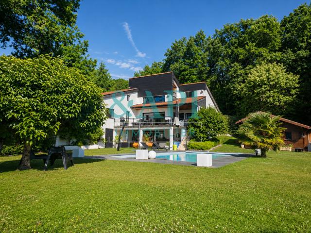 Maison 8 pièces 240 m²