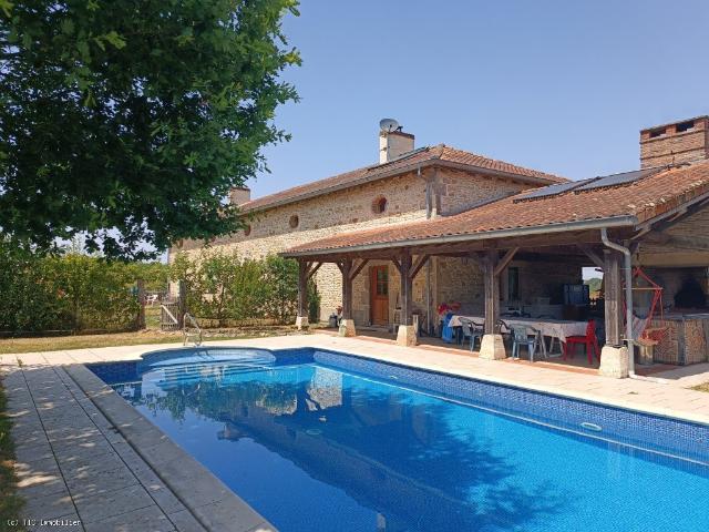 Maison 8 pièces 240 m²