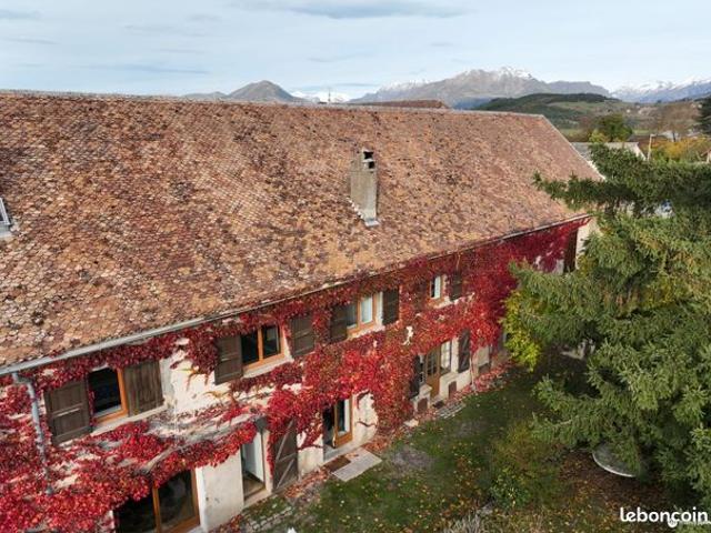 Maison 8 pièces 240 m²