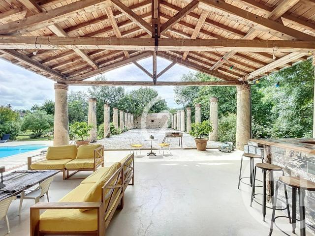 Maison 8 pièces 240 m²