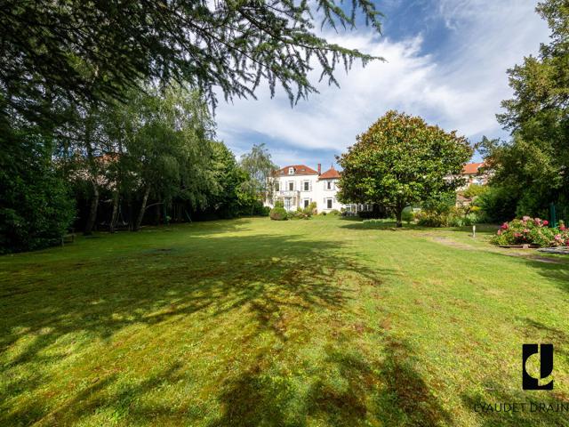Maison 8 pièces 240 m²