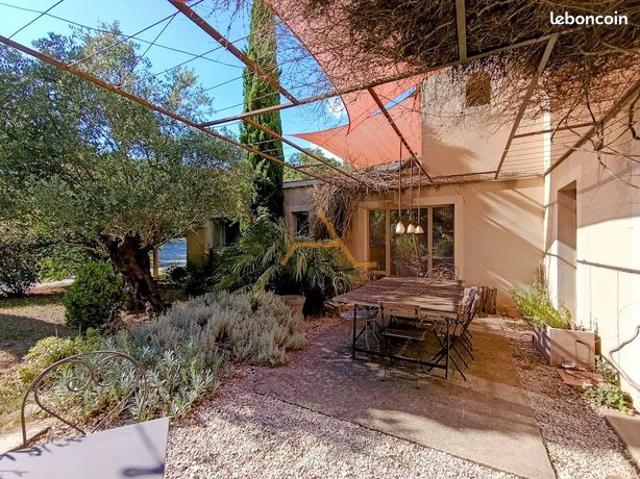 Maison 8 pièces 240 m²