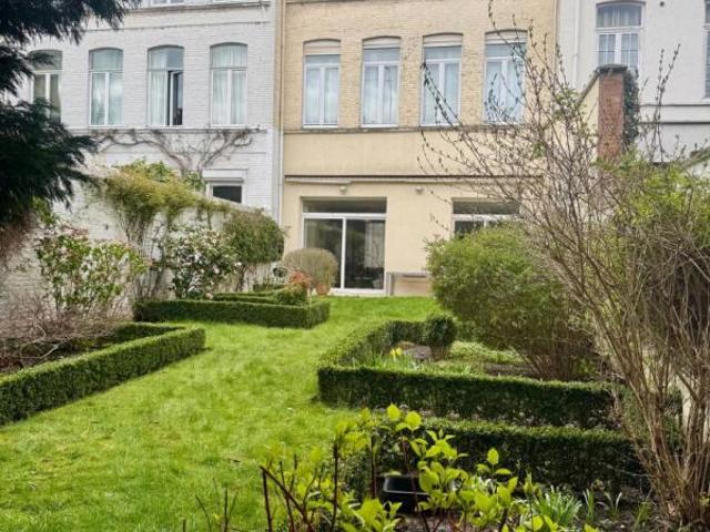 Maison 8 pièces 240 m²