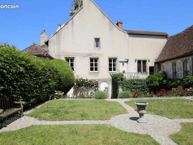 Propriété 8 pièces 240 m²