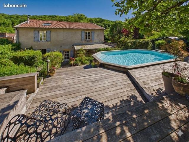 Maison 8 pièces 240 m²
