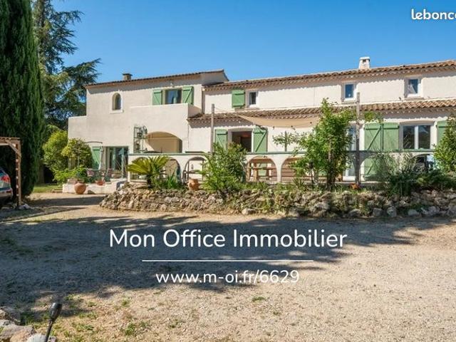 Maison 8 pièces 240 m²