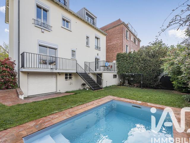 Maison 8 pièces 240 m²
