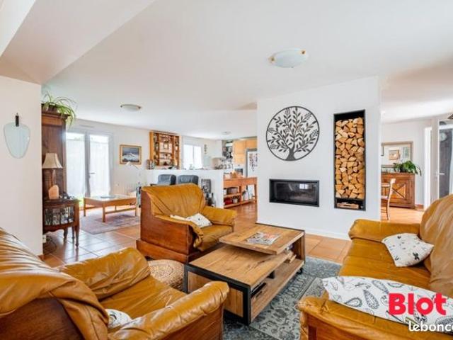 Maison 8 pièces 240 m²