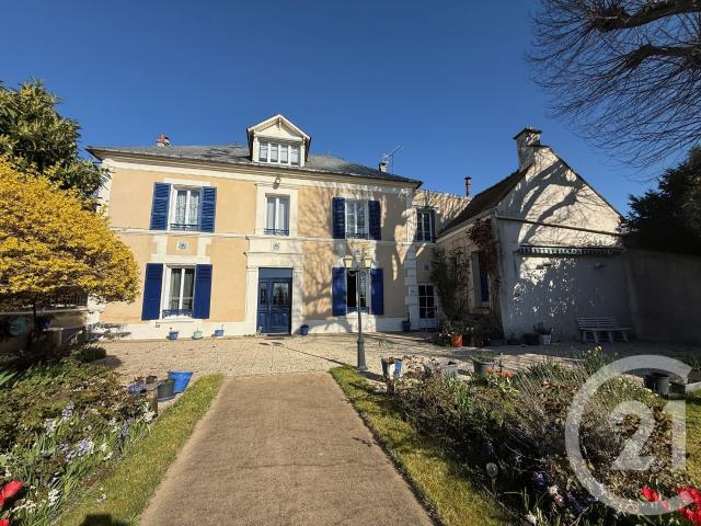 Maison 8 pièces 240 m²