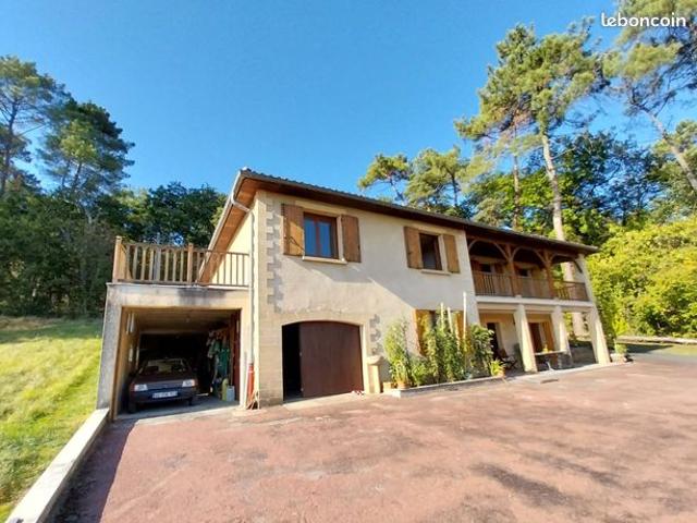 Maison 8 pièces 240 m²