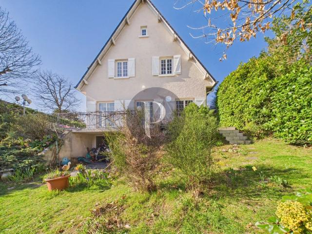Maison 8 pièces 240 m²