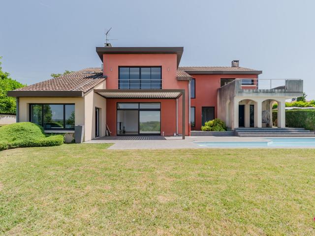 Maison 8 pièces 240 m²