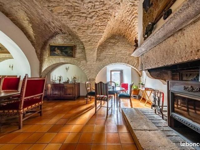 Maison 8 pièces 240 m²