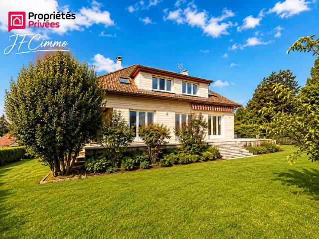 Maison 8 pièces 240 m²