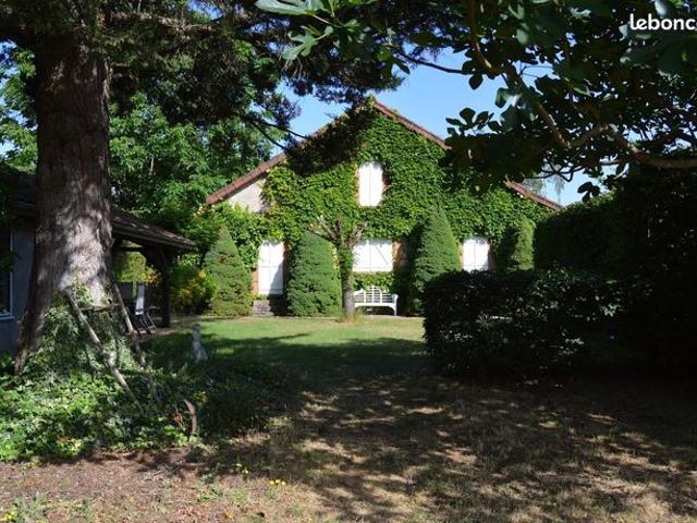 Maison 8 pièces 240 m²