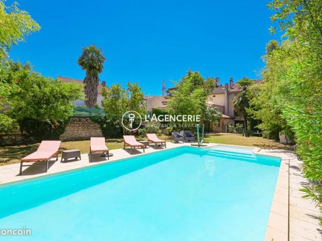 Maison 8 pièces 240 m²