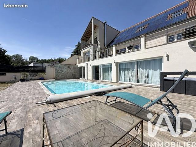 Maison 8 pièces 240 m²