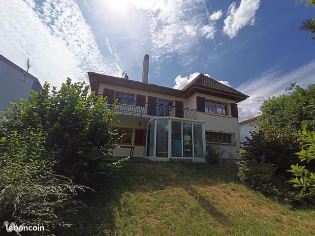 Maison 8 pièces 240 m²