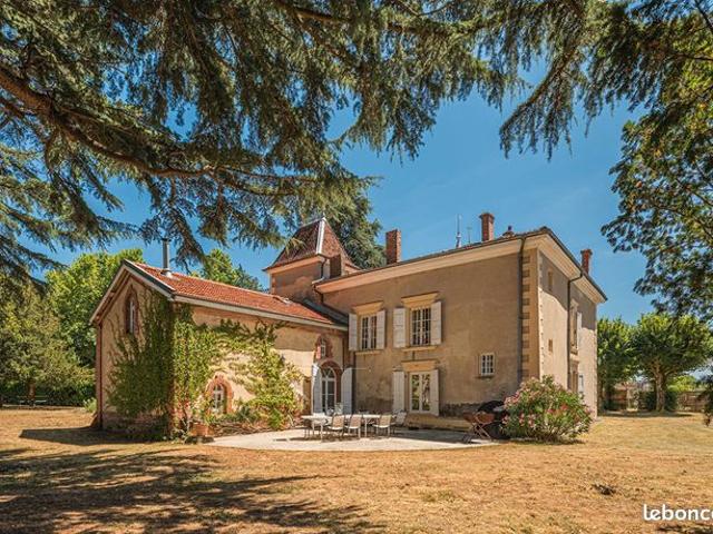 Maison 8 pièces 240 m²