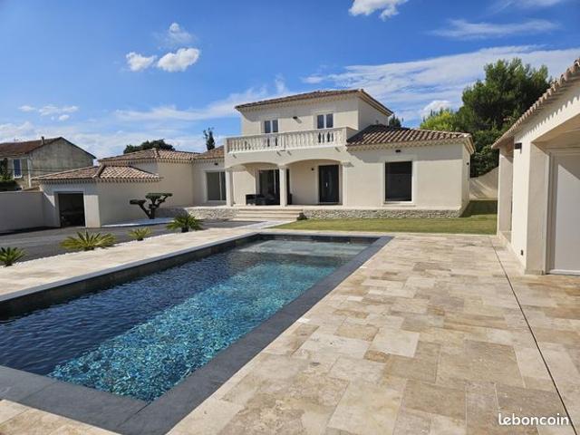 Maison 8 pièces 240 m²