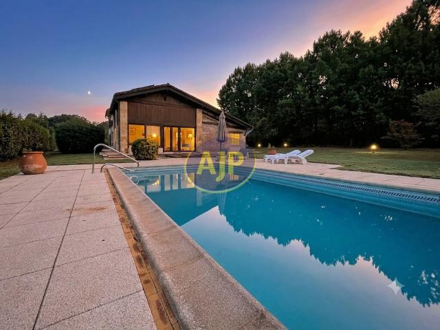 Maison 8 pièces 240 m²