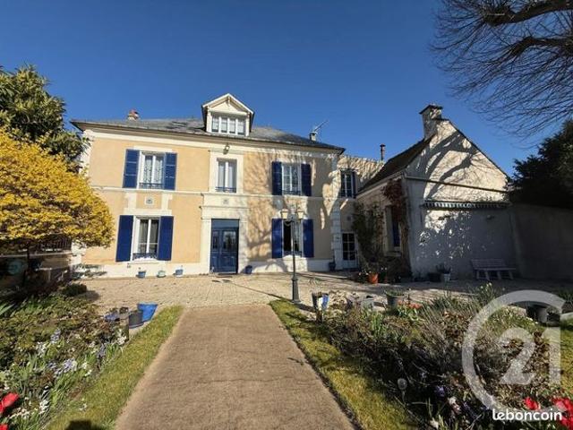 Maison 8 pièces 240 m²